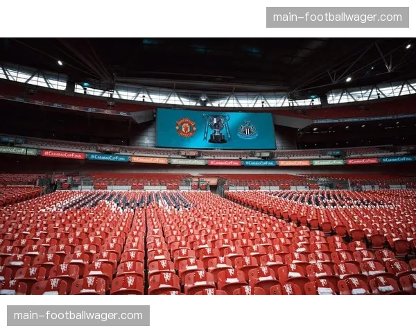 通讯：一座冠军奖杯的等待：纽卡斯尔联夺得联赛杯后的全城狂欢